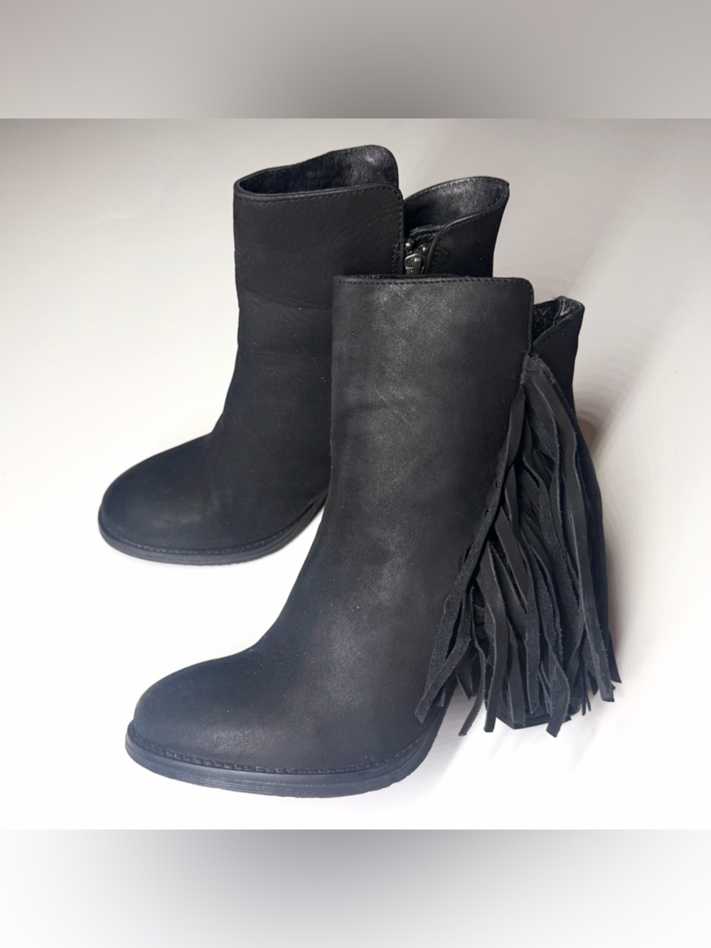 STEVE MADDEN Women’s  'WOODSTOCK' Leather Fringe Zip Heeled Bootie Size- 8 - Picture 4 of 8